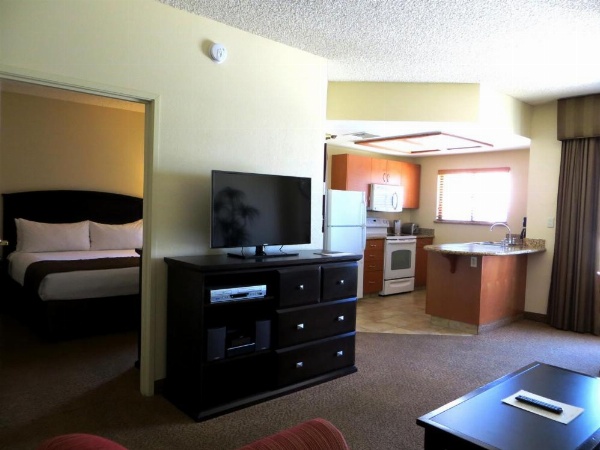 Polo Towers by Raintree image 20